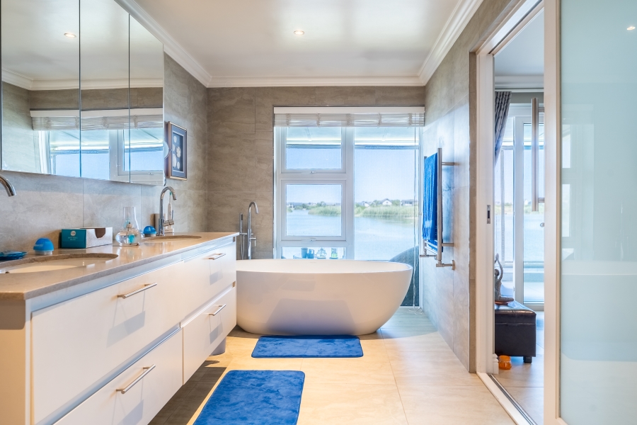 3 Bedroom Property for Sale in Lake Michelle Western Cape